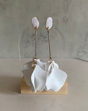 Open image in slideshow, Cordelia (Clip Earrings)
